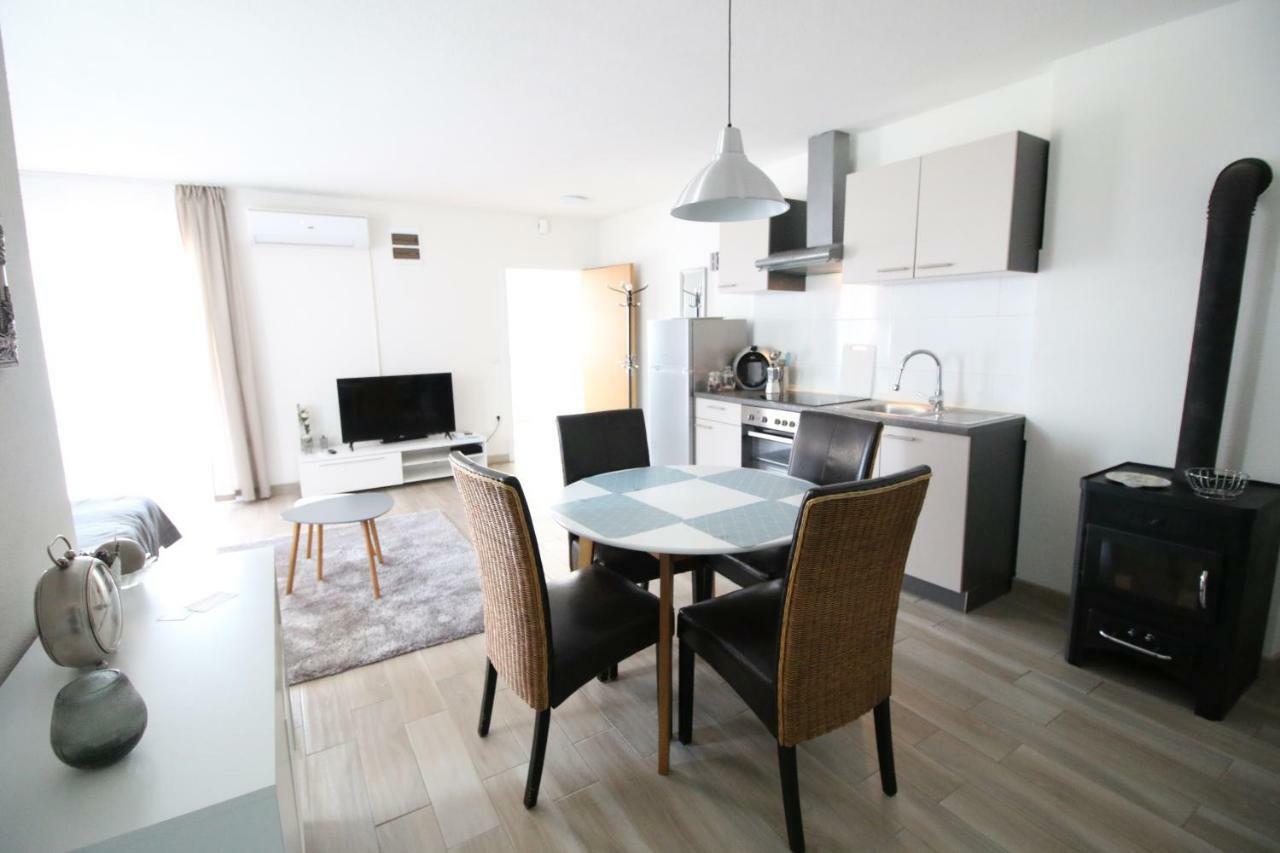 Apartments By Zec คาสตาฟ ภายนอก รูปภาพ